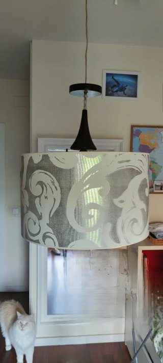 Pantalla de lámpara beige y plateada