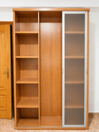 Armario madera puerta corredera cristal