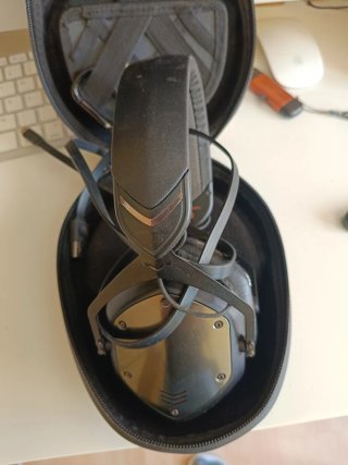 Cascos V-MODA Negro y Dorado