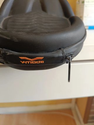 Cascos V-MODA Negro y Dorado