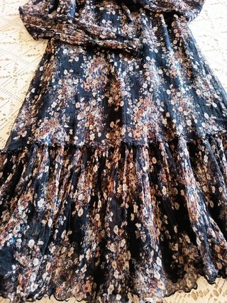Vestido Negro de Gasa con Flores TXsS