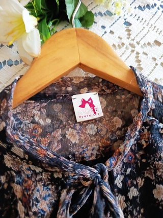 Vestido Negro de Gasa con Flores TXsS