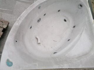 Jacuzzi triangular