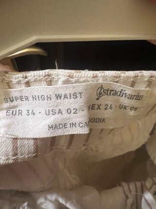 Pantalón de rayas marrón y blanco