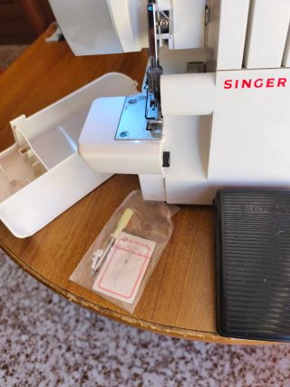 Remalladora Singer 14SH754 Overlock