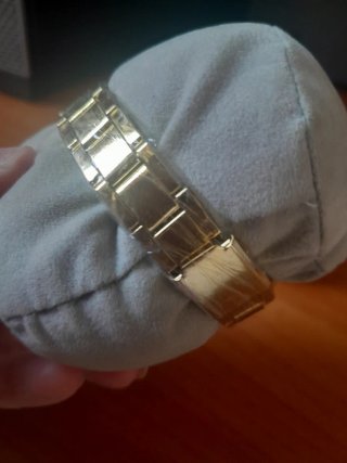 Orologio dorato in acciao