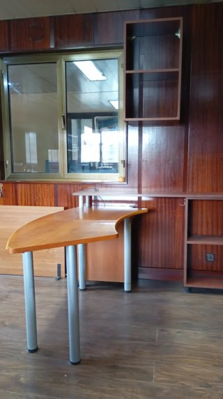 Conjunto Escritorio y Estante Madera
