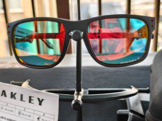 Oakley Holbrook Gafas de Sol Negras y Rojas