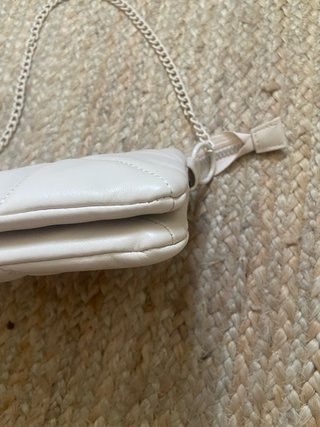 Bolso crema acolchado Stradivarius
