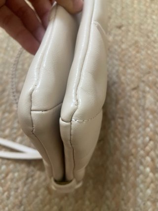 Bolso crema acolchado Stradivarius