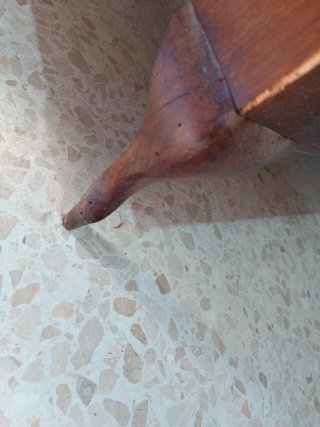 Cómoda de madera con espejo