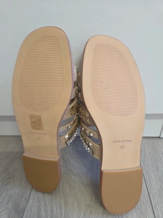 Sandalias Alma en Pena Beige y Doradas