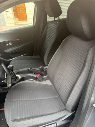 Peugeot 208 2021