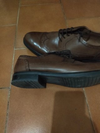 Zapatos de vestir marrones. Talla 43.