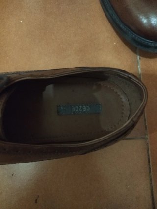 Zapatos de vestir marrones. Talla 43.