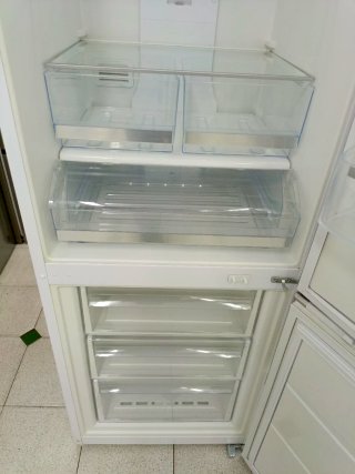 Nevera marca Panasonic 190/60cm A++ con garantia
