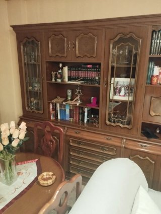 Mueble de comedor madera SI TE INTERESA ES GRATIS