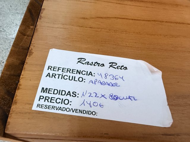 Aparador de madera nuevo