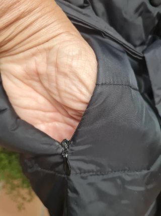Cazadora acolchada mujer negra