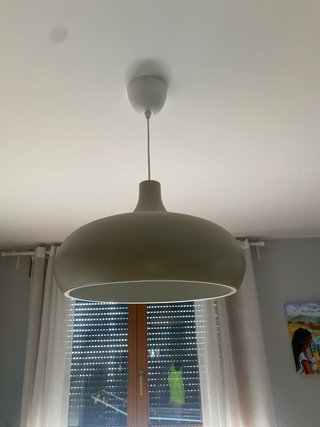 Lámpara colgante gris y blanca