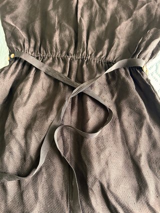Vestido negro con tachuelas