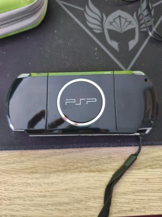 PSP 3004 Nero + 3 Giochi