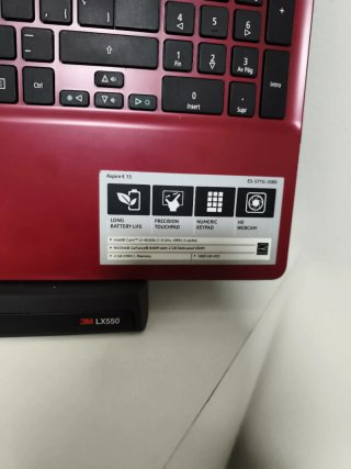Ordenador portátil Acer rojo