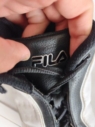 Zapatillas Fila Blancas y Negras