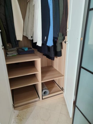 Armario blanco de madera