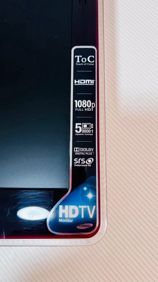 Televisor Samsung Negro con Soporte y Mando