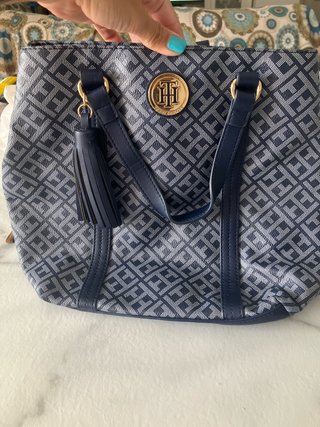 Bolso Tommy Hilfiger azul y dorado