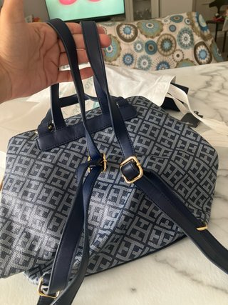 Bolso Tommy Hilfiger azul y dorado