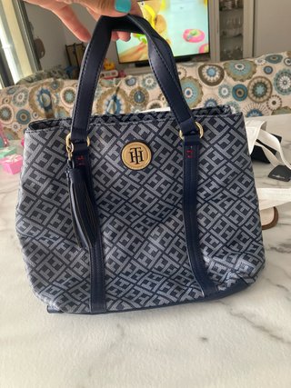 Bolso Tommy Hilfiger azul y dorado