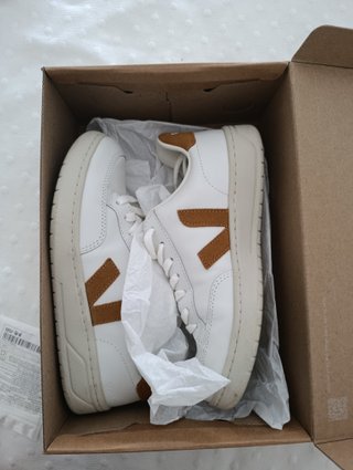Zapatillas Veja Blancas y Marrones