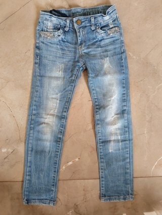 Lotto bimba 4/5 anni, due maglie e un jeans Zara.