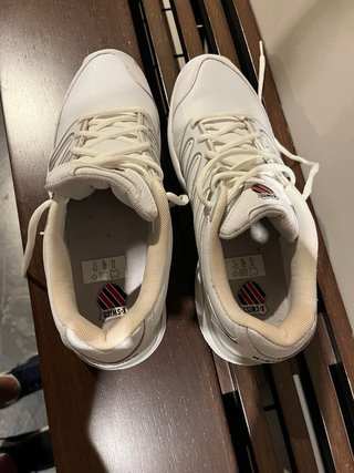 Zapatillas K-Swiss Tenis Blancas y Plateadas