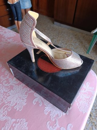 Zapatos de tacón talla 38 precio negociable