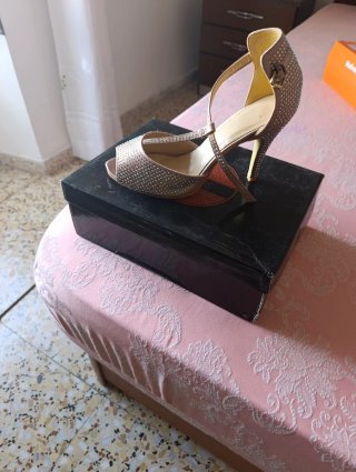 Zapatos de tacón talla 38 precio negociable