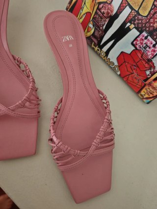 Sandalias Zara rosa tacón bajo talla 38