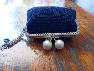 Pochette clic clac blu con ciondoli