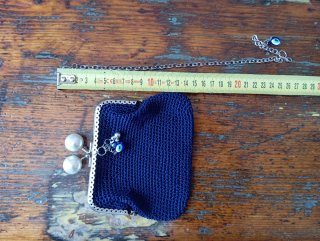 Pochette clic clac blu con ciondoli