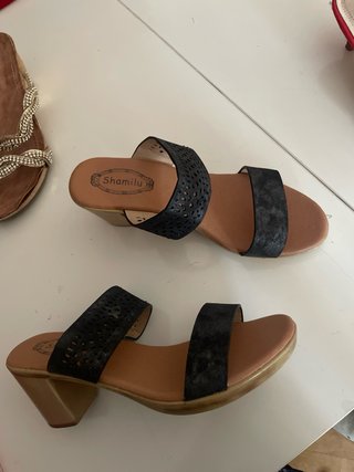 3 pares de zapatos sandalias