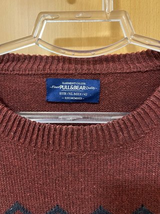 Jersey granate Pull&Bear con estampado
