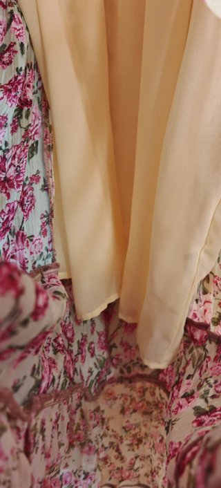 Vestido Zara floral talla L