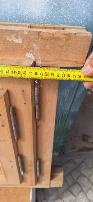 Ventana de madera maciza de pino .