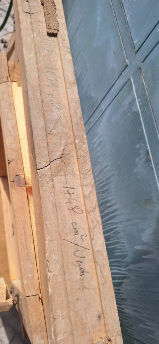 Ventana de madera maciza de pino .