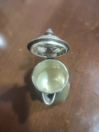 Tetera antigua de metal