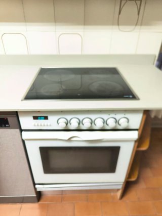 Mueble de cocina de madera,con lavavajillas....