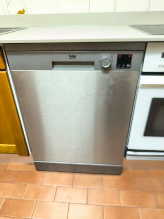 Mueble de cocina de madera,con lavavajillas....