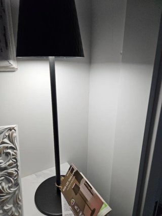 Lámpara de mesa LED con batería. Nueva